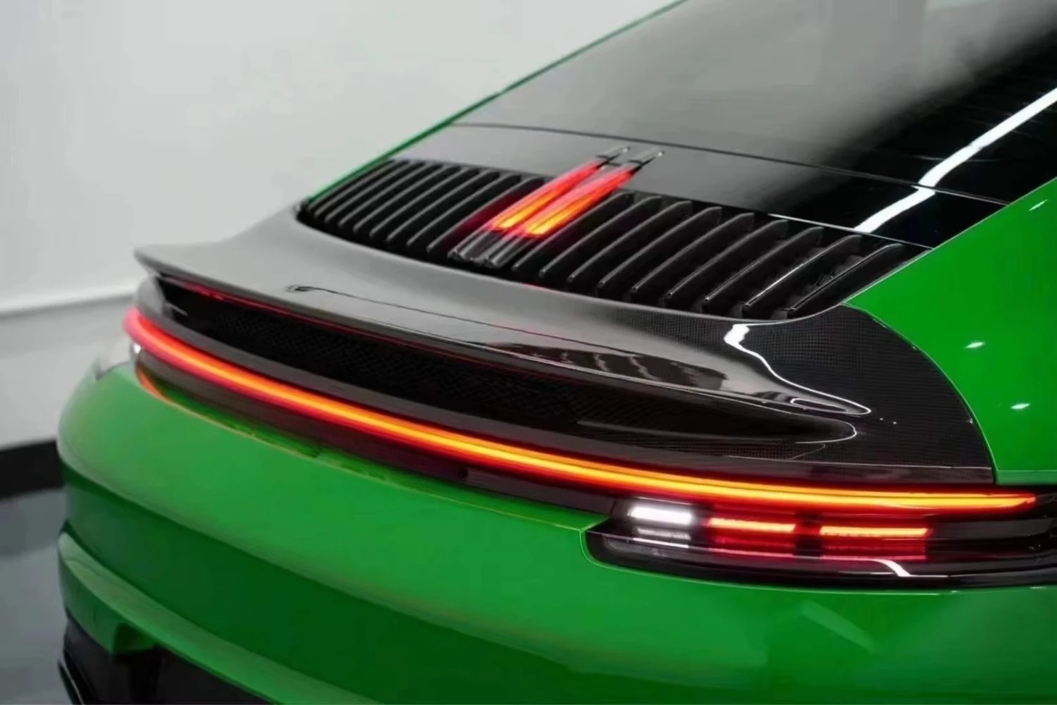 High Quality Fast Delivery Whole Sale Price Dry Carbon Fiber Duck Wing Spoiler Body Kits for 992